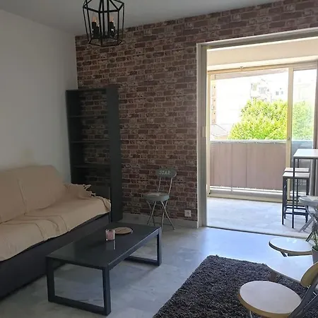 Apartment Palm Escape
